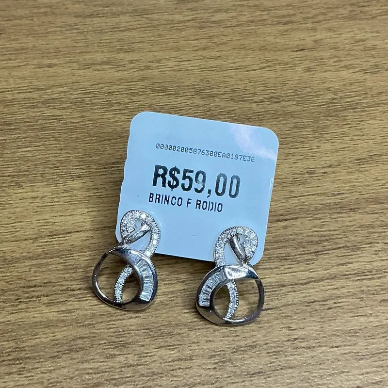 Brinco nó cravejado