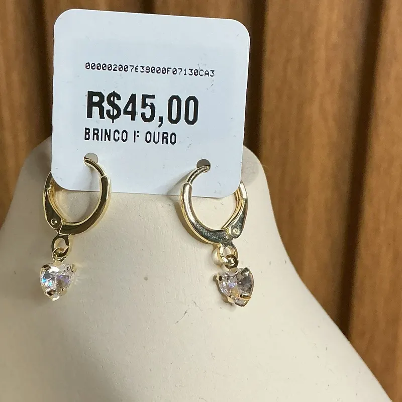 Argola com coração de zircônia