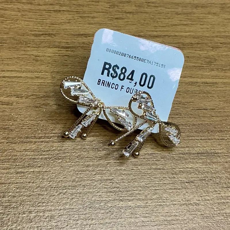 Brinco laço com baguetes