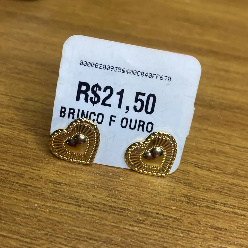 Brinco coração texturizado