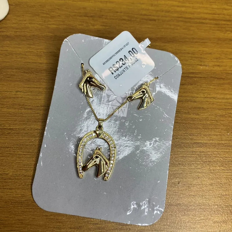 Conjunto cavalo na ferradura